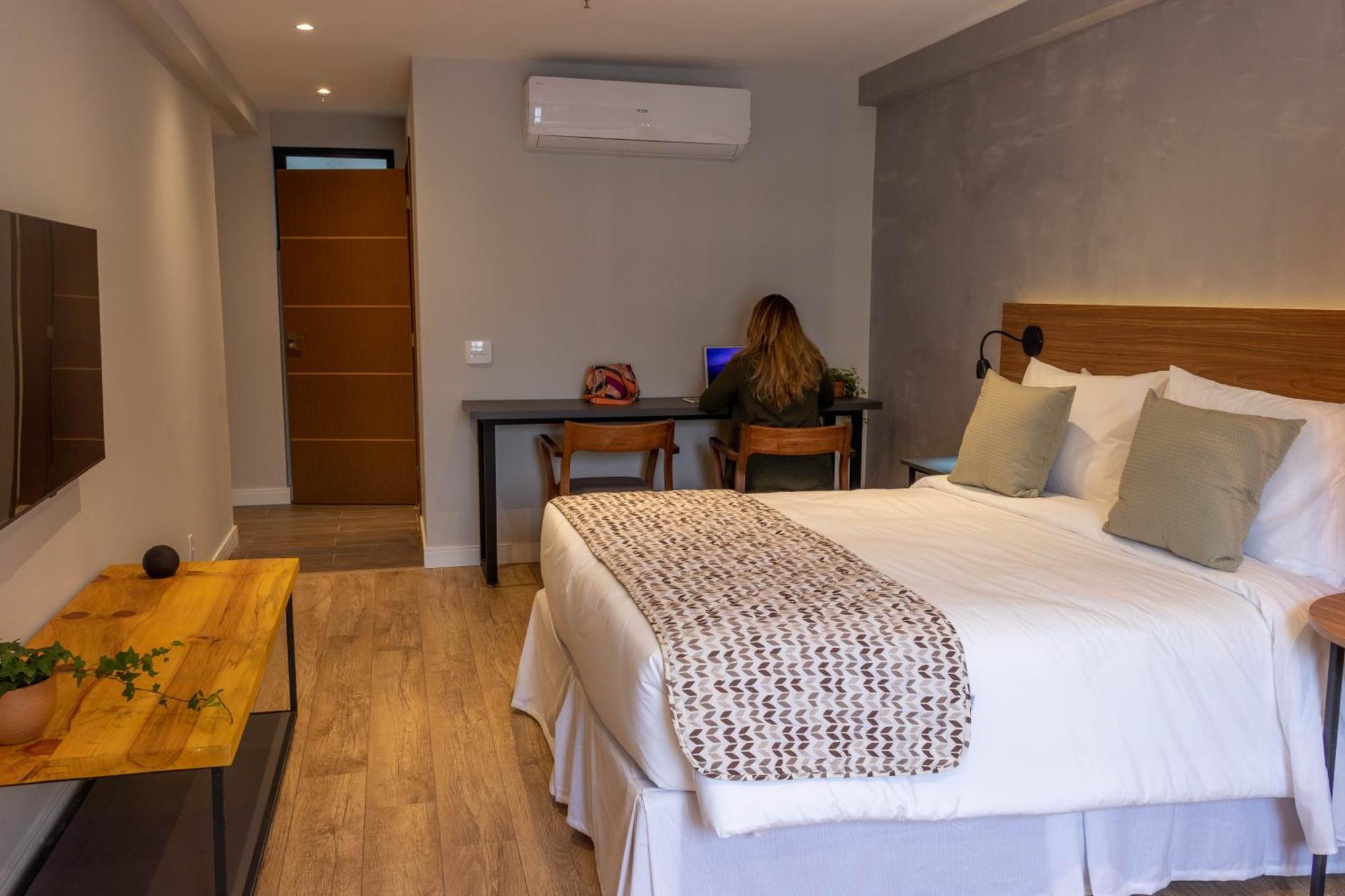 Kastel Petropolis Hotel Екстериор снимка